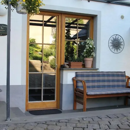 Old Winemaker's House Muentnich Дом отдыха Трайс-Карден