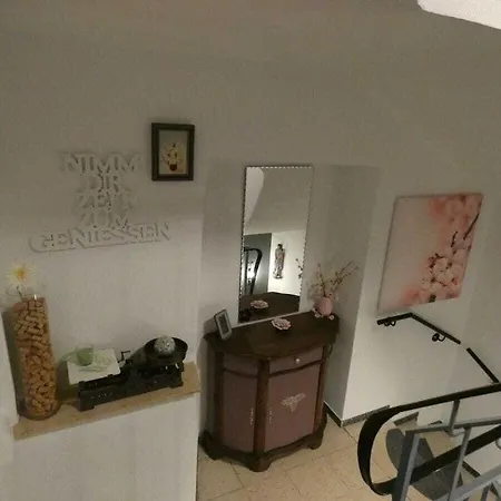 Old Winemaker's House Muentnich Дом отдыха Трайс-Карден