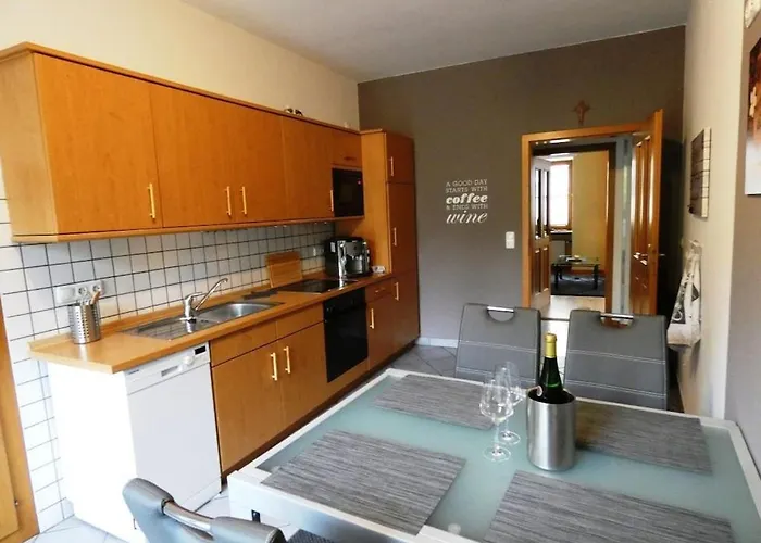 Old Winemaker's House Muentnich Semesterbostad *