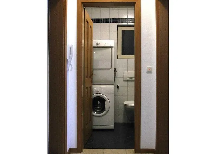 Old Winemaker's House Muentnich Semesterbostad *